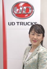  国内販売 人事部 ダイレクター　岡田 明美 様